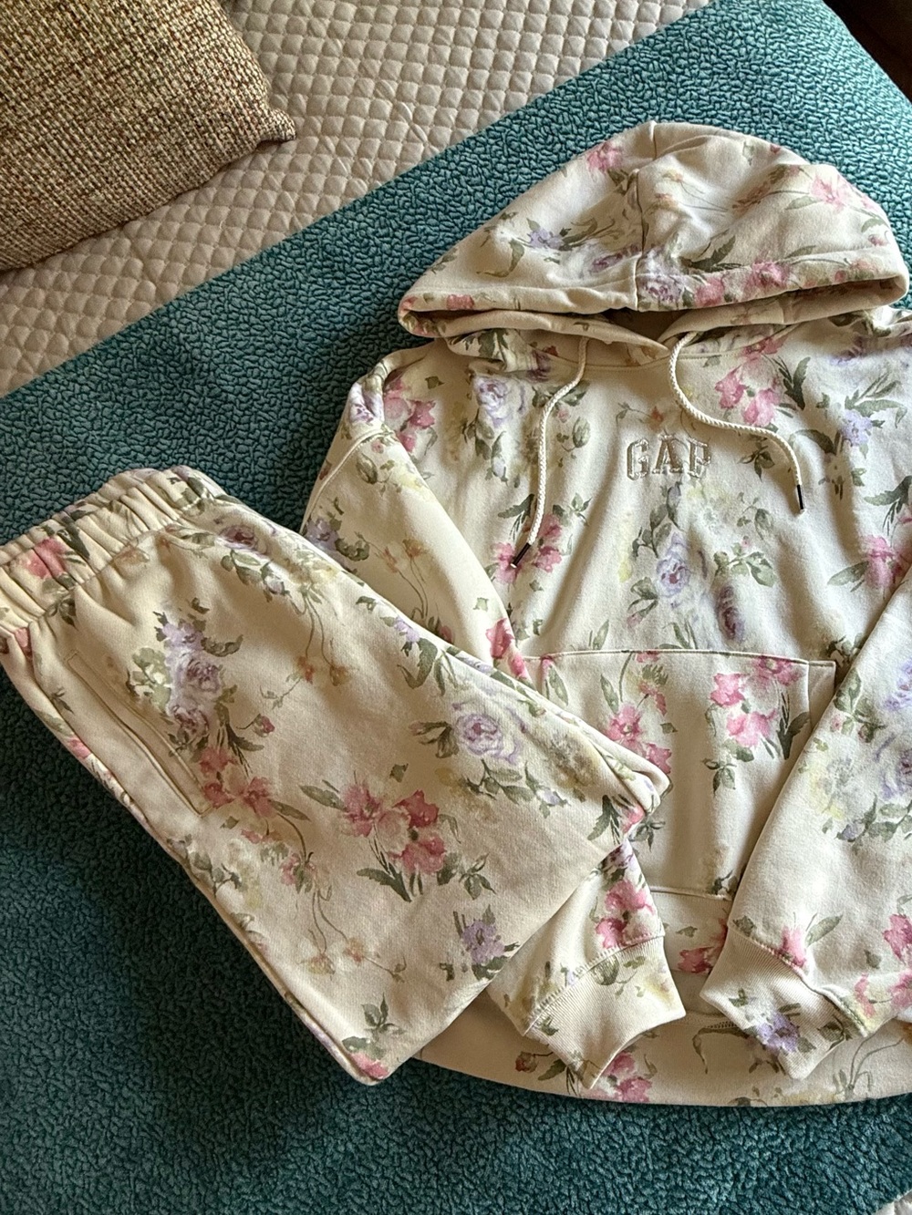 GAP x Loveshackfancy 
Cream Floral Hoodie & Joggers Set